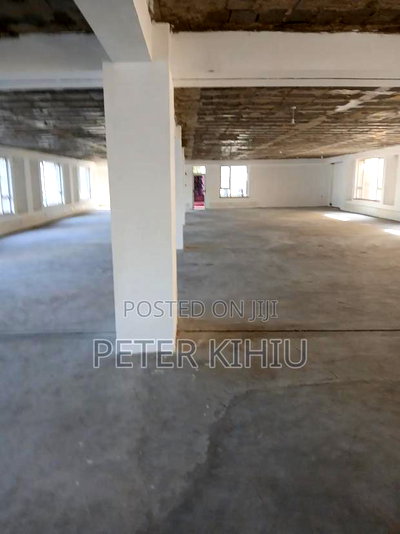 Office/Showroom to Let 6000sqft on North Airport Road - Image 10