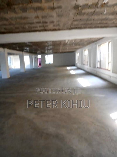 Office/Showroom to Let 6000sqft on North Airport Road - Image 20