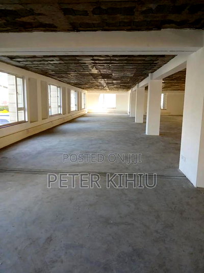 Office/Showroom to Let 6000sqft on North Airport Road - Image 2