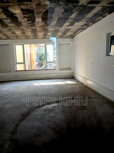 Office/Showroom to Let 6000sqft on North Airport Road - Image 4