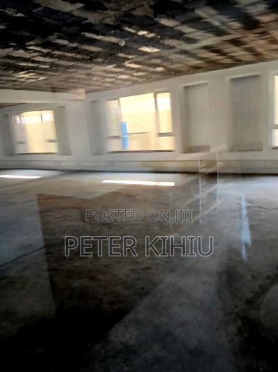 Office/Showroom to Let 6000sqft on North Airport Road - Image 6