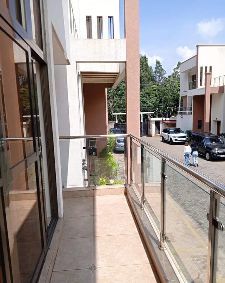 Spacious 5-Bed Townhouse with Servant Quarter & Garden - Lavington