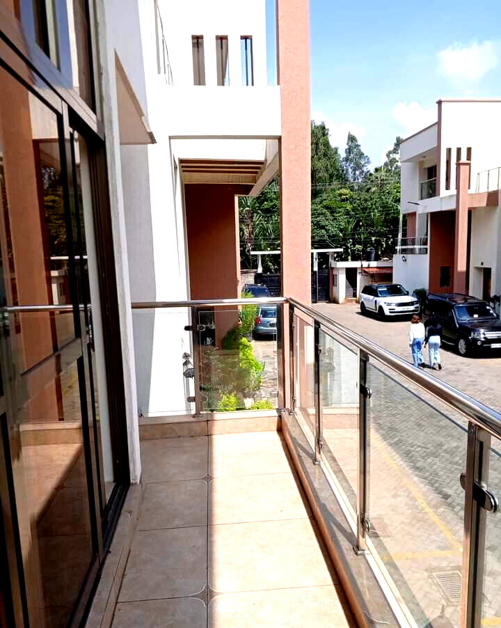 Spacious 5-Bed Townhouse with Servant Quarter & Garden - Lavington