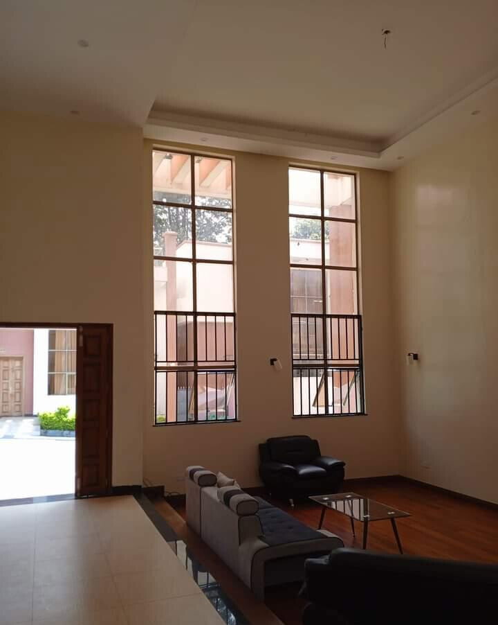 Spacious 5-Bed Townhouse with Servant Quarter & Garden - Lavington