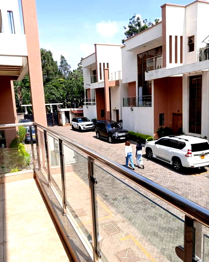 Spacious 5-Bed Townhouse with Servant Quarter & Garden - Lavington
