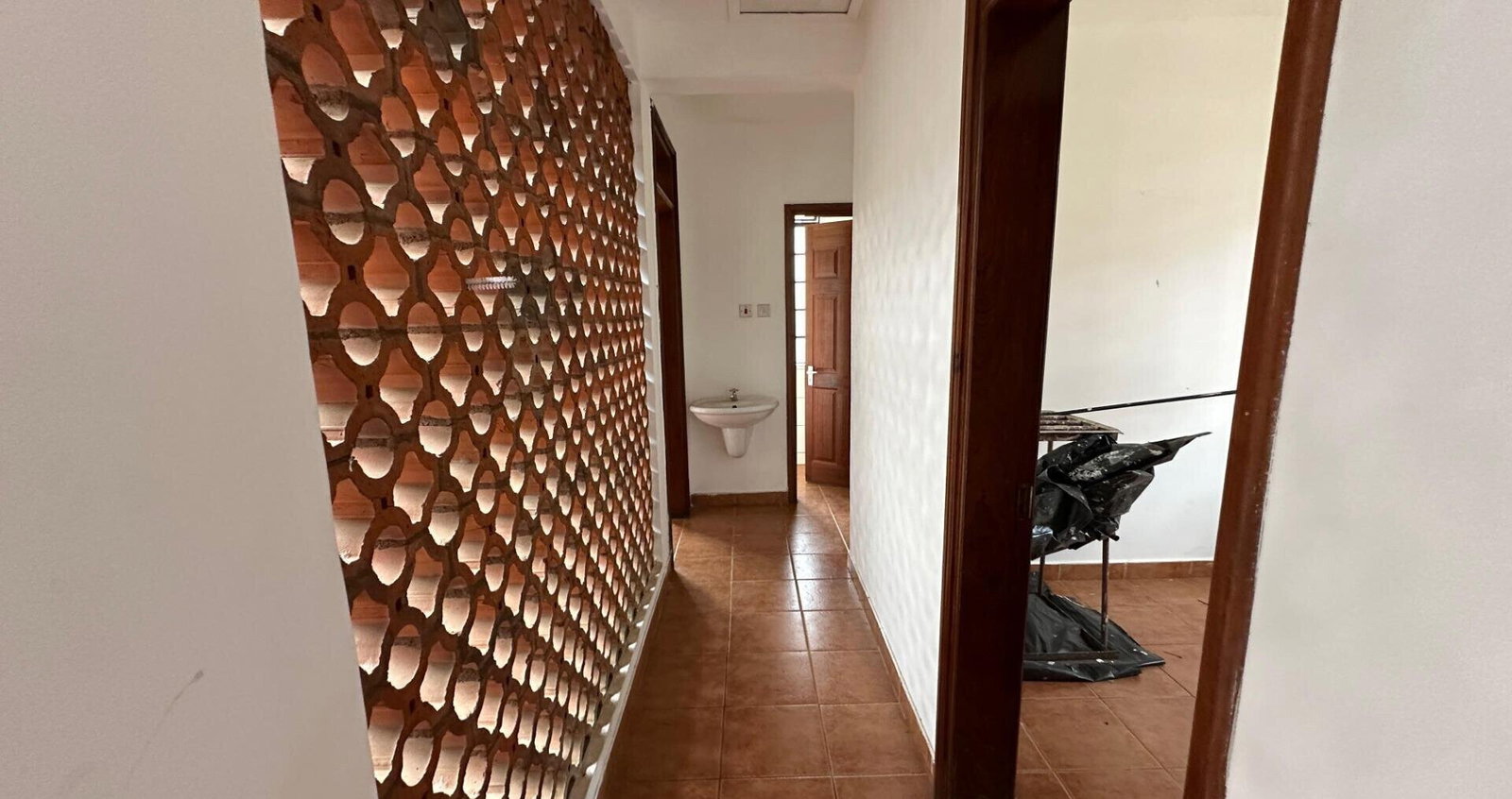 4BR Villa with Private Garden & DSQ - Lavington