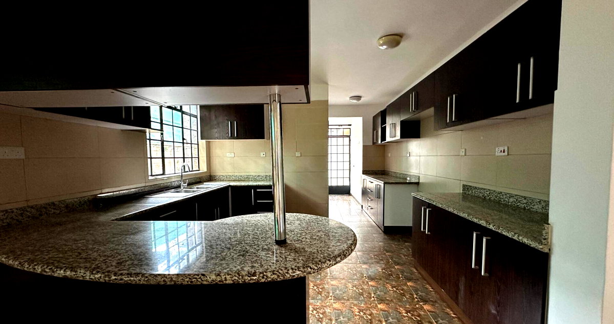 4BR Villa with Private Garden & DSQ - Lavington