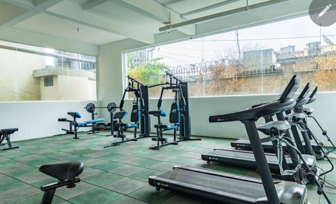 1BR Luxury Apartment with High-Speed Lifts & Gym - Kilimani