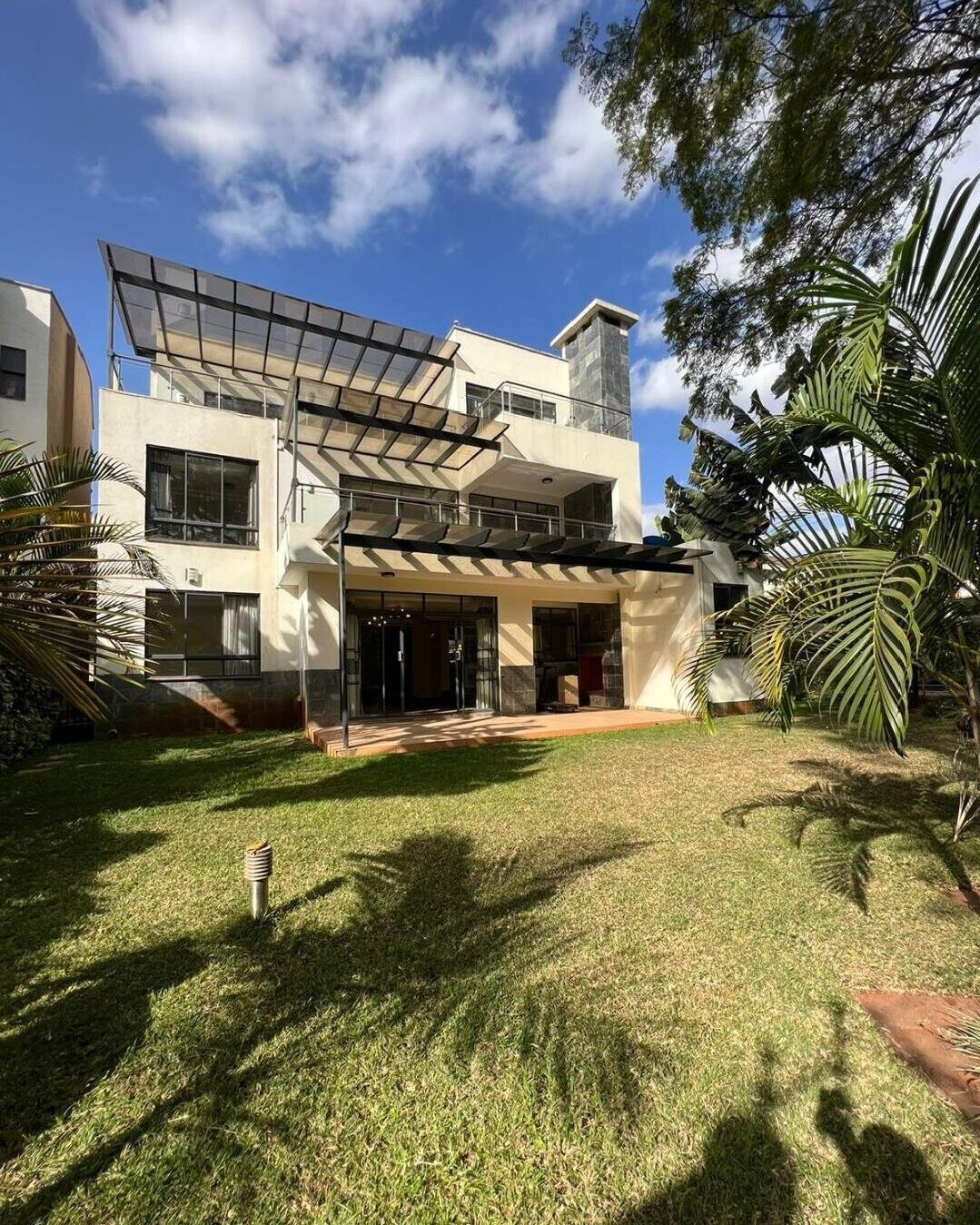 5-Bed Townhouse with DSQ & Shared Pool - Lavington