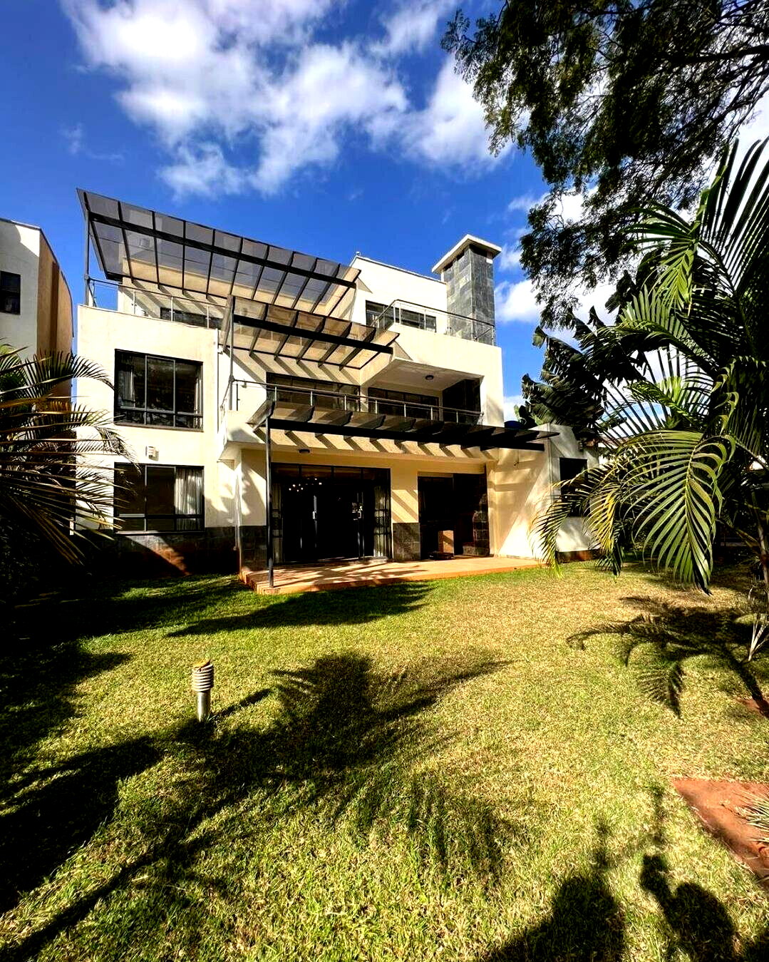 5-Bed Townhouse with DSQ & Shared Pool - Lavington
