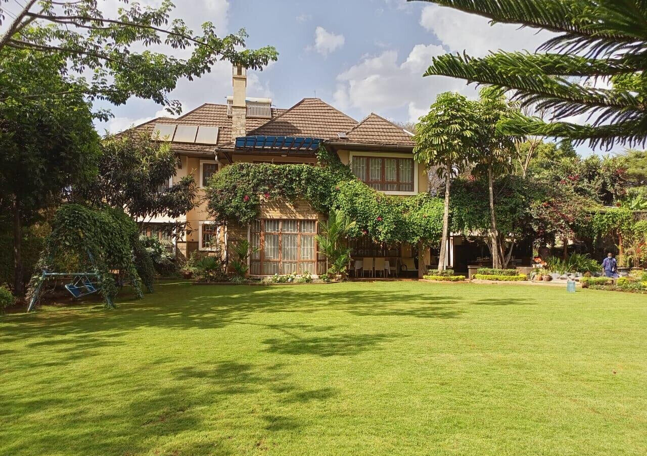 4BR Townhouse with Indoor-Outdoor Flow & SQ - Runda