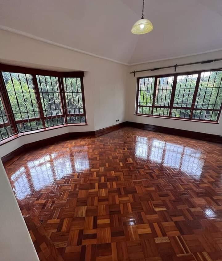 4BR Townhouse with Indoor-Outdoor Flow & SQ - Runda