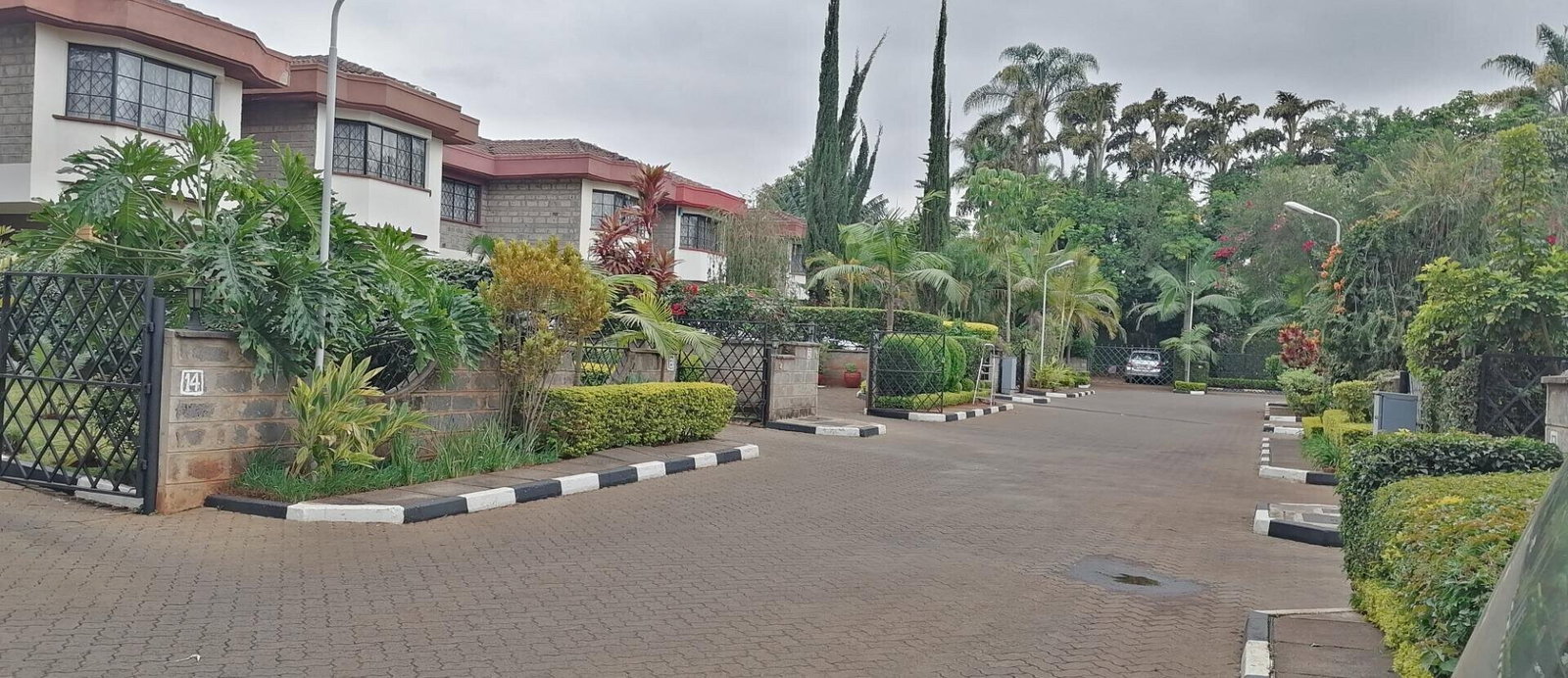 5-Ensuite Townhouse with Quarter-Acre Garden - Spring Valley