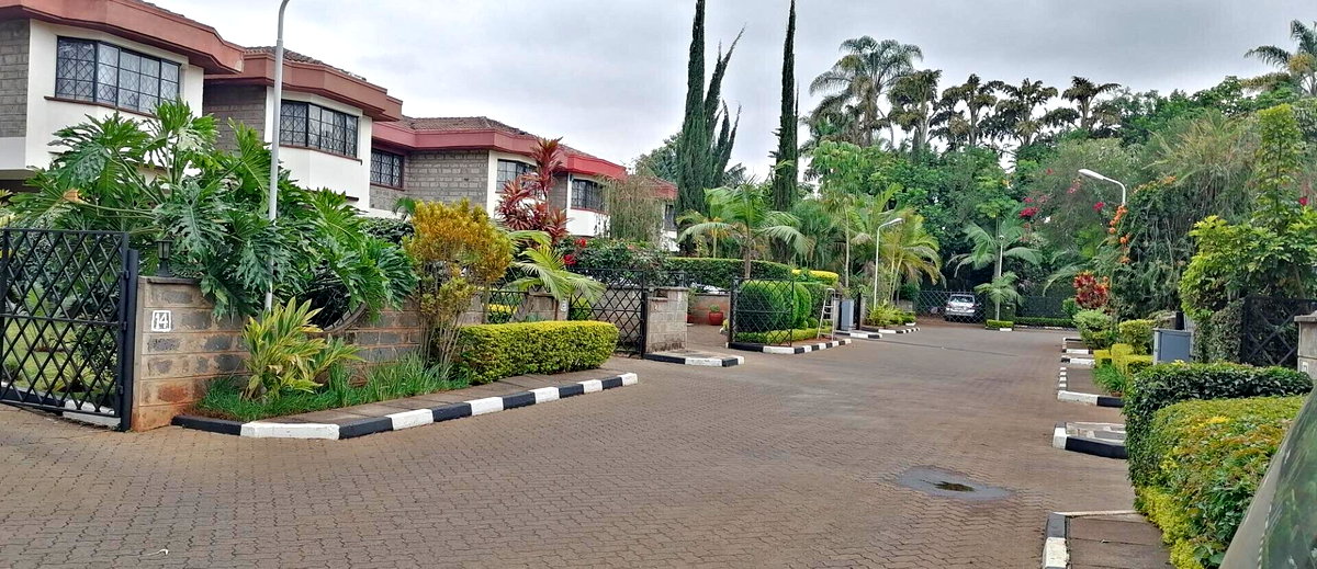 5-Ensuite Townhouse with Quarter-Acre Garden - Spring Valley