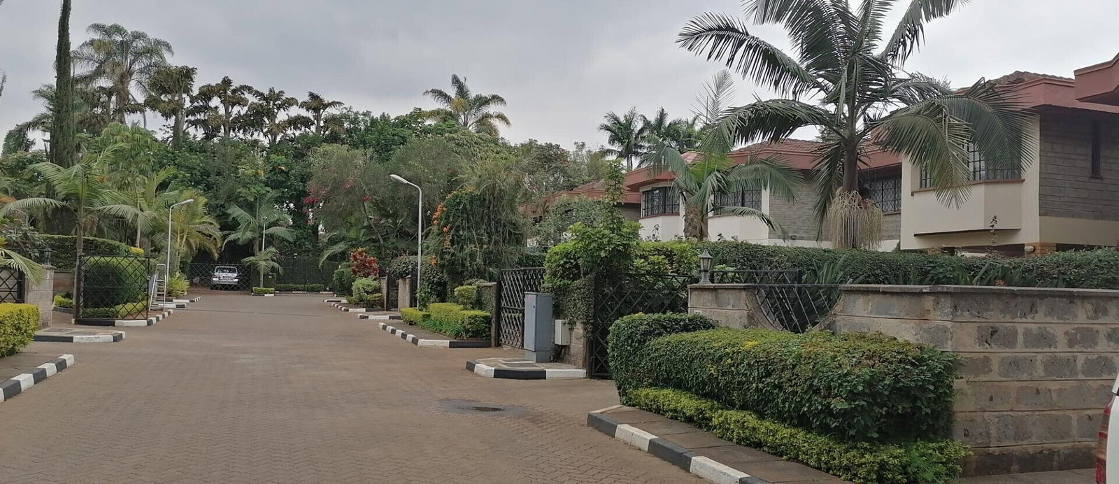 5-Ensuite Townhouse with Quarter-Acre Garden - Spring Valley