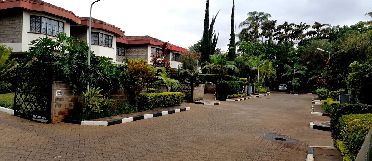 5-Ensuite Townhouse with Quarter-Acre Garden - Spring Valley