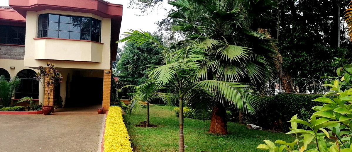 5-Ensuite Townhouse with Quarter-Acre Garden - Spring Valley