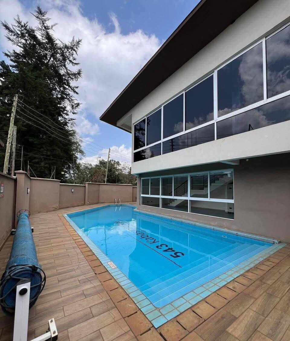 4-Ensuite Townhouse with DSQ & Pool Access - Lavington