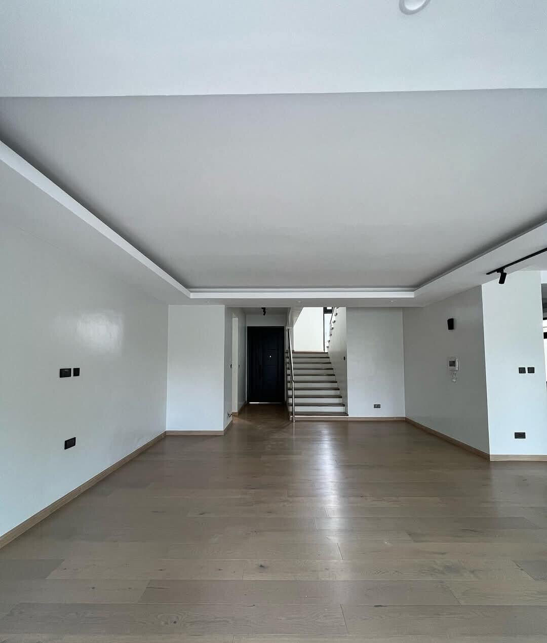 5-Ensuite Villa with Solar Heating & Borehole - Lavington Gated