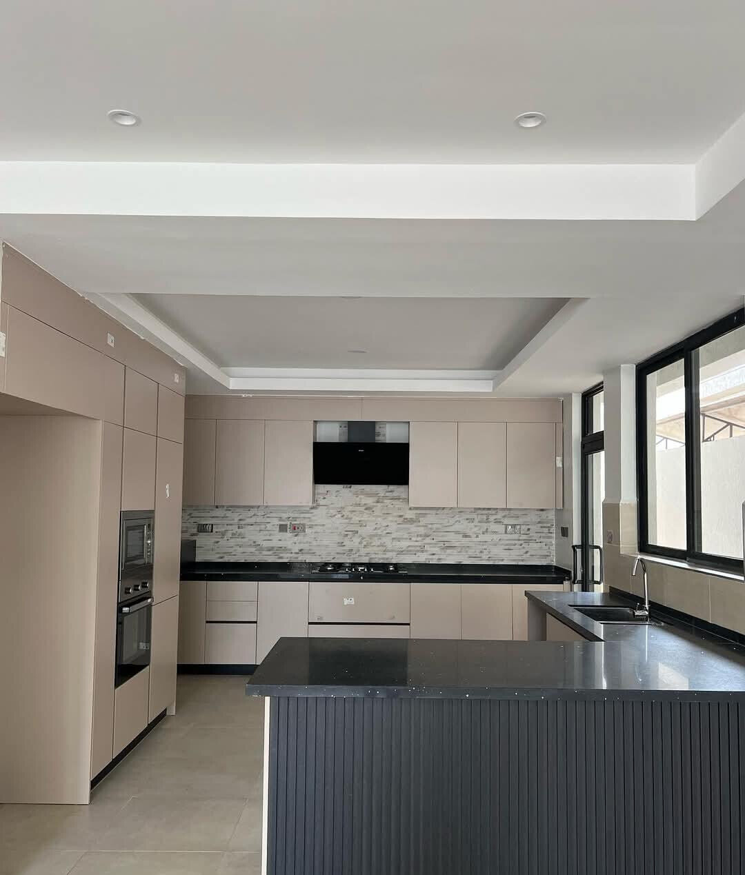 5-Ensuite Villa with Solar Heating & Borehole - Lavington Gated