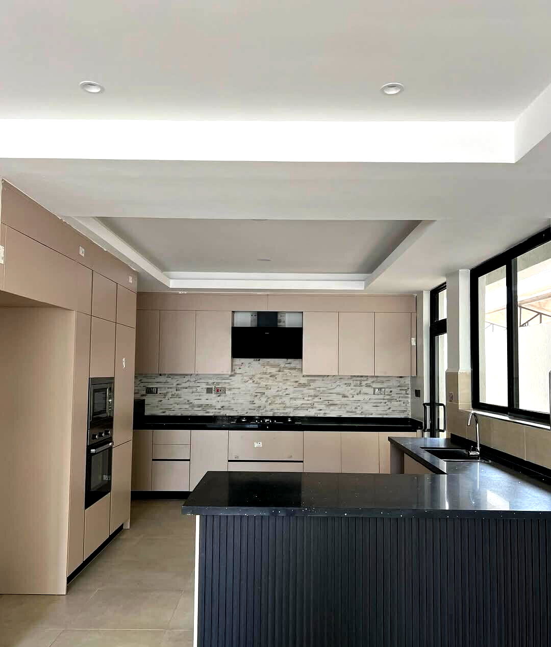 5-Ensuite Villa with Solar Heating & Borehole - Lavington Gated