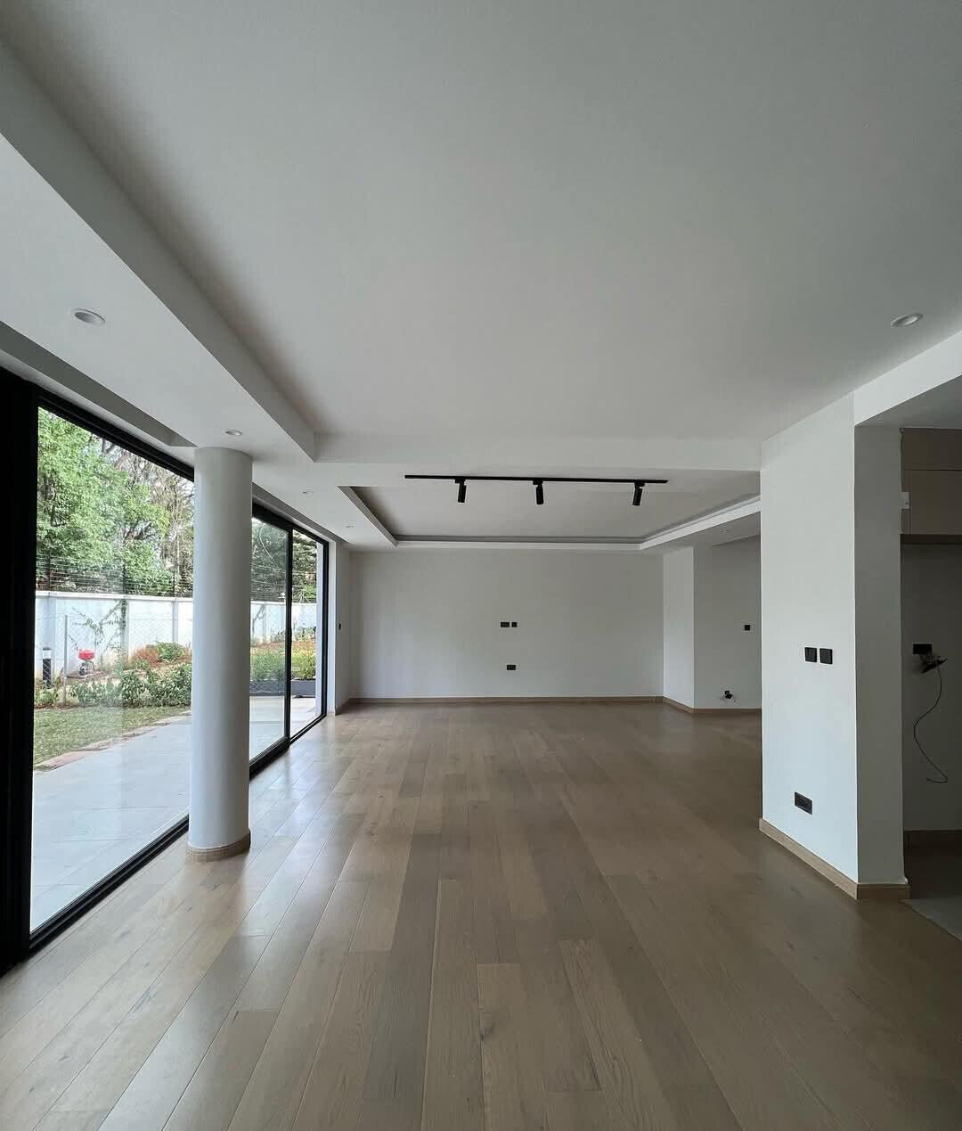 5-Ensuite Villa with Solar Heating & Borehole - Lavington Gated