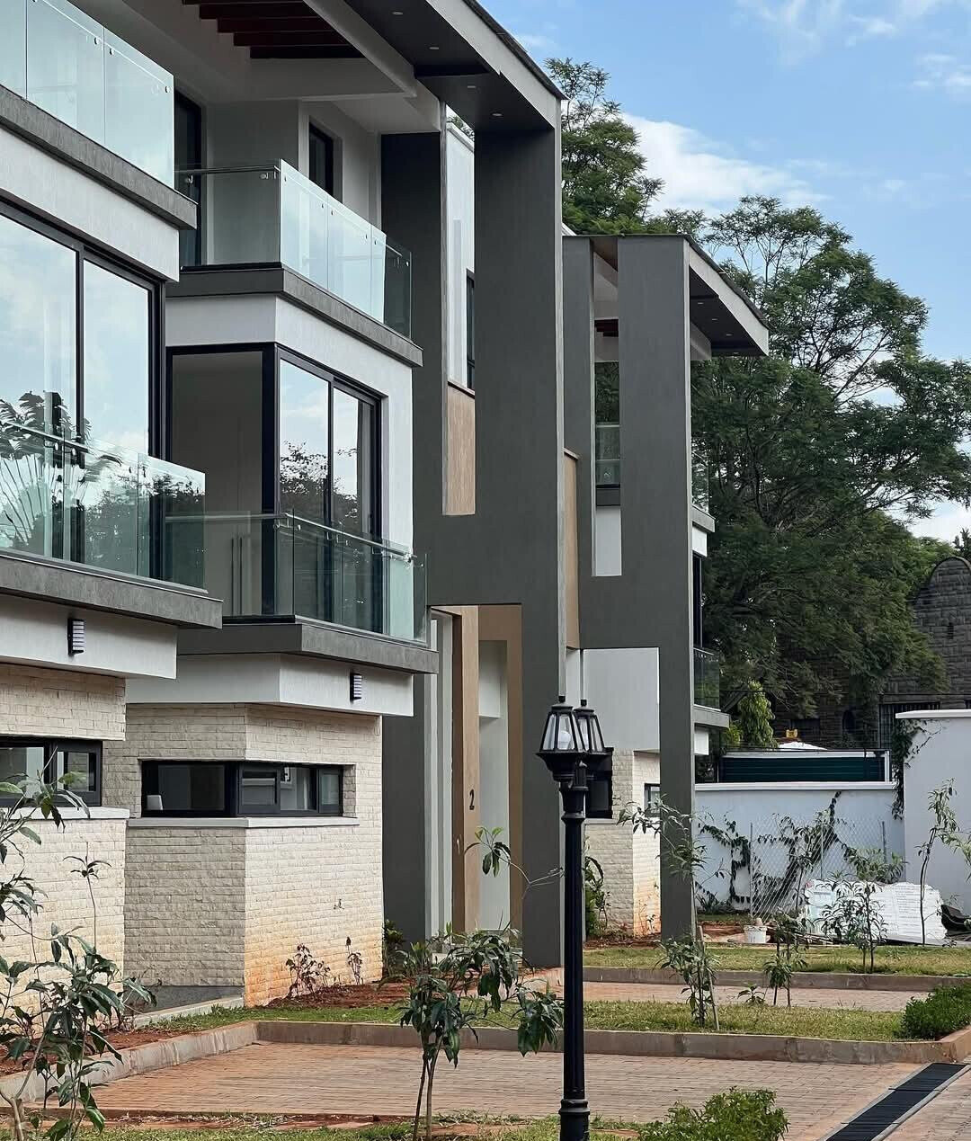 5-Ensuite Villa with Solar Heating & Borehole - Lavington Gated
