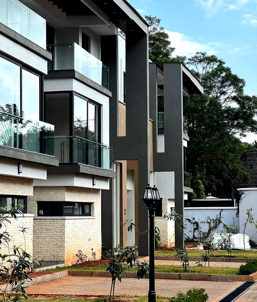 5-Ensuite Villa with Solar Heating & Borehole - Lavington Gated