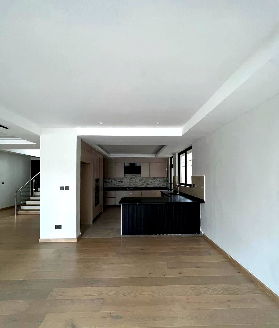 5-Ensuite Villa with Solar Heating & Borehole - Lavington Gated