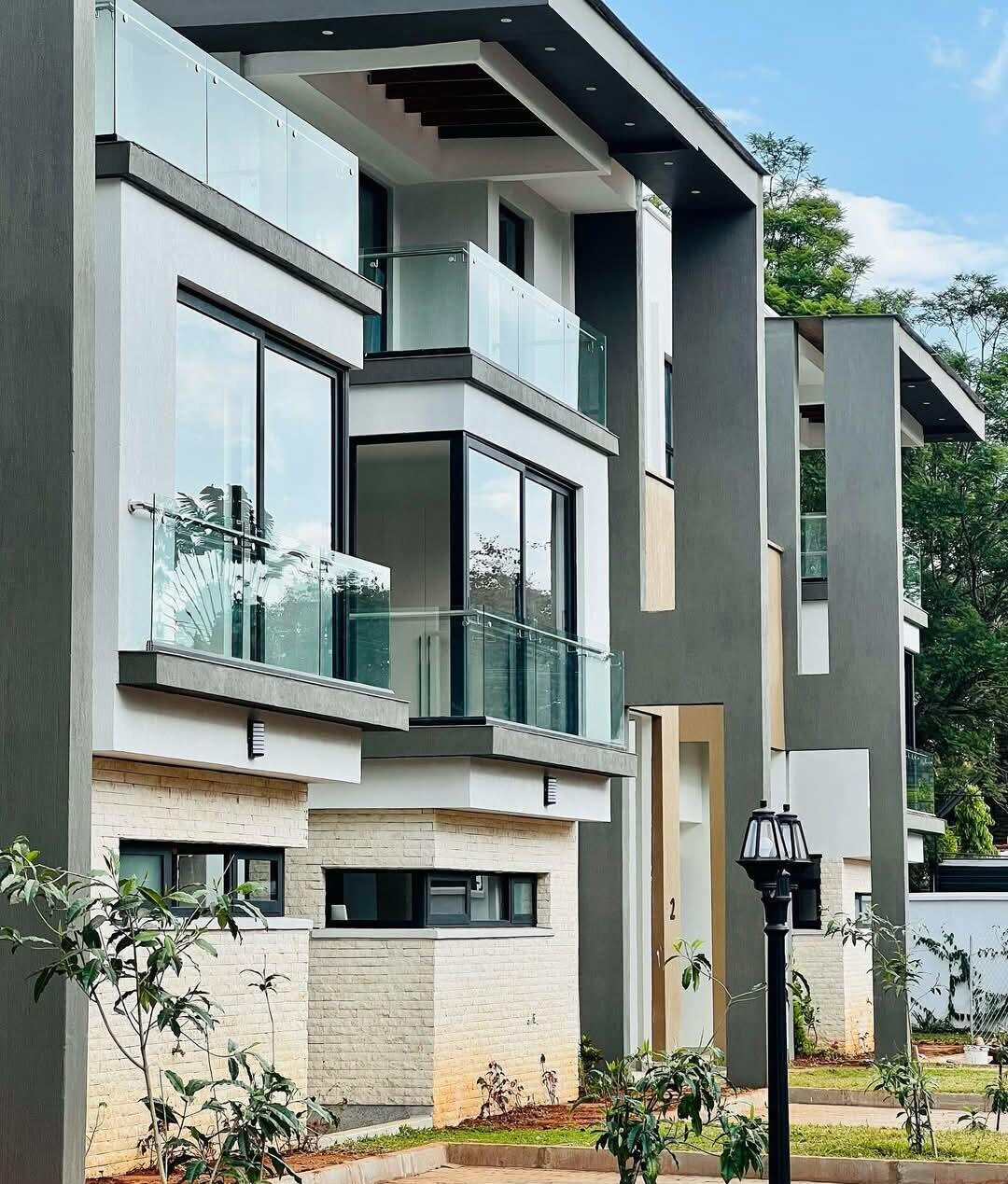 5-Ensuite Villa with Solar Heating & Borehole - Lavington Gated