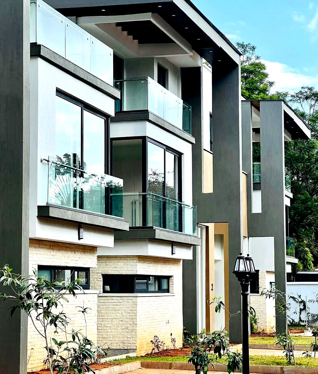 5-Ensuite Villa with Solar Heating & Borehole - Lavington Gated