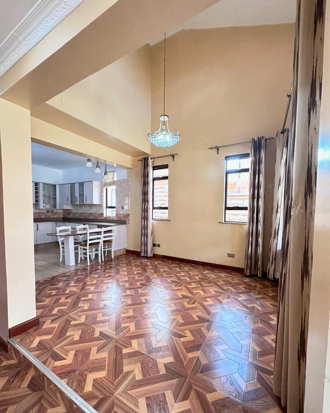 5BR Corner Townhouse with Jacuzzi & DSQ - Lavington