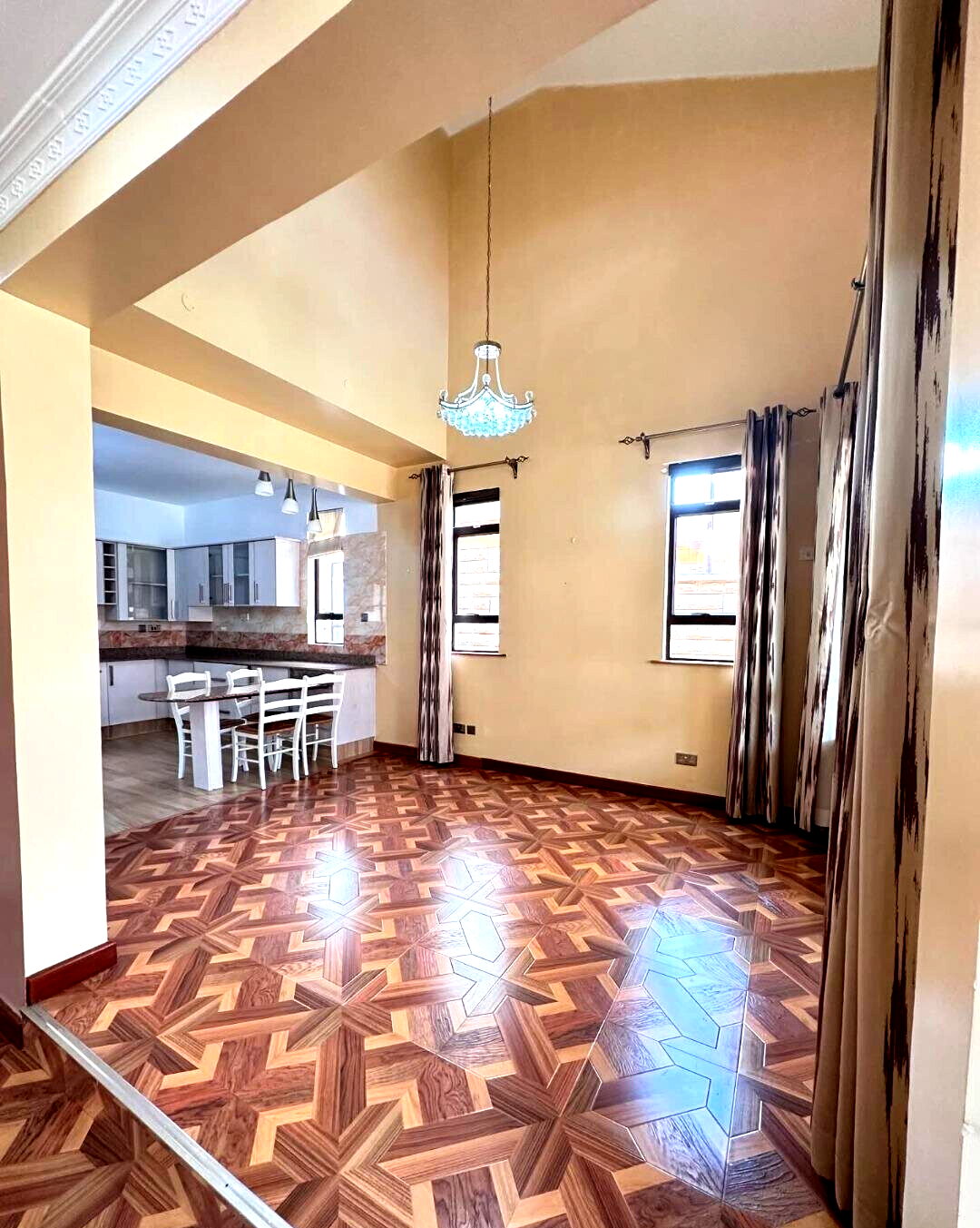 5BR Corner Townhouse with Jacuzzi & DSQ - Lavington