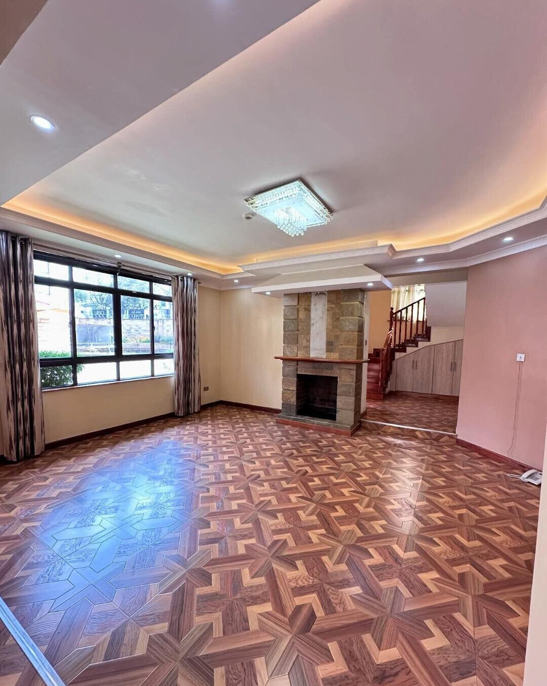 5BR Corner Townhouse with Jacuzzi & DSQ - Lavington