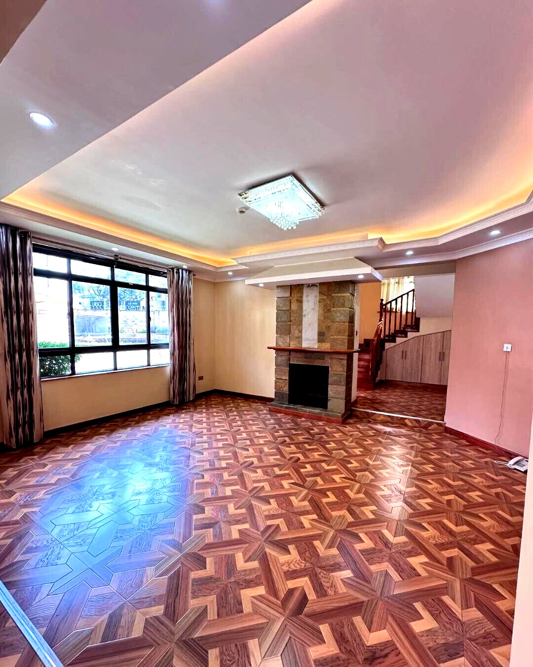5BR Corner Townhouse with Jacuzzi & DSQ - Lavington