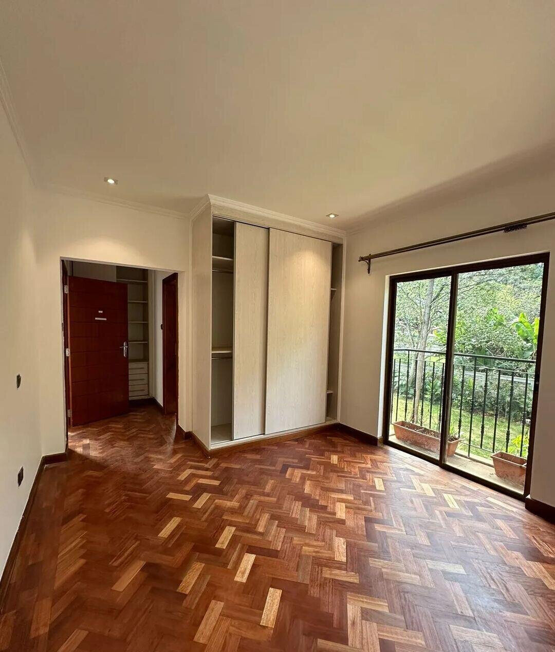 4-Ensuite Townhouse with Generator & Family Room - Lavington