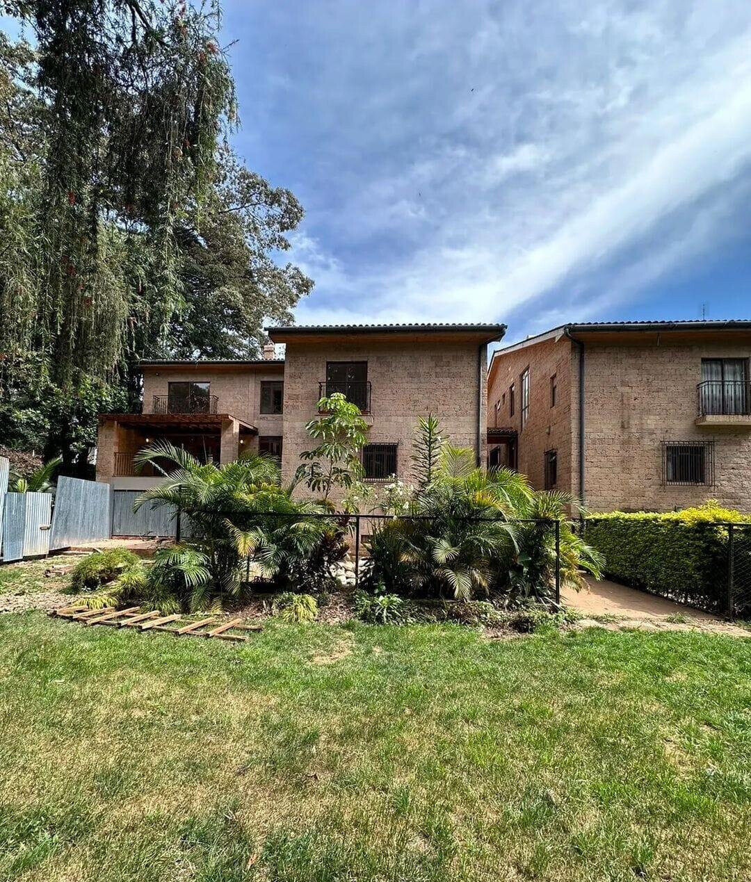 4-Ensuite Townhouse with Generator & Family Room - Lavington
