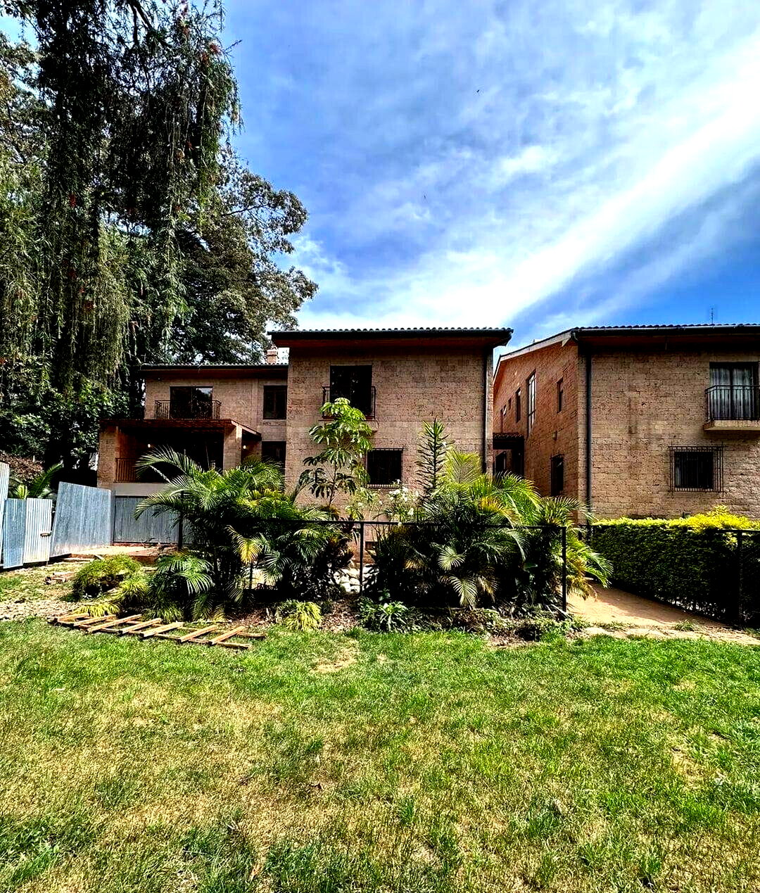 4-Ensuite Townhouse with Generator & Family Room - Lavington
