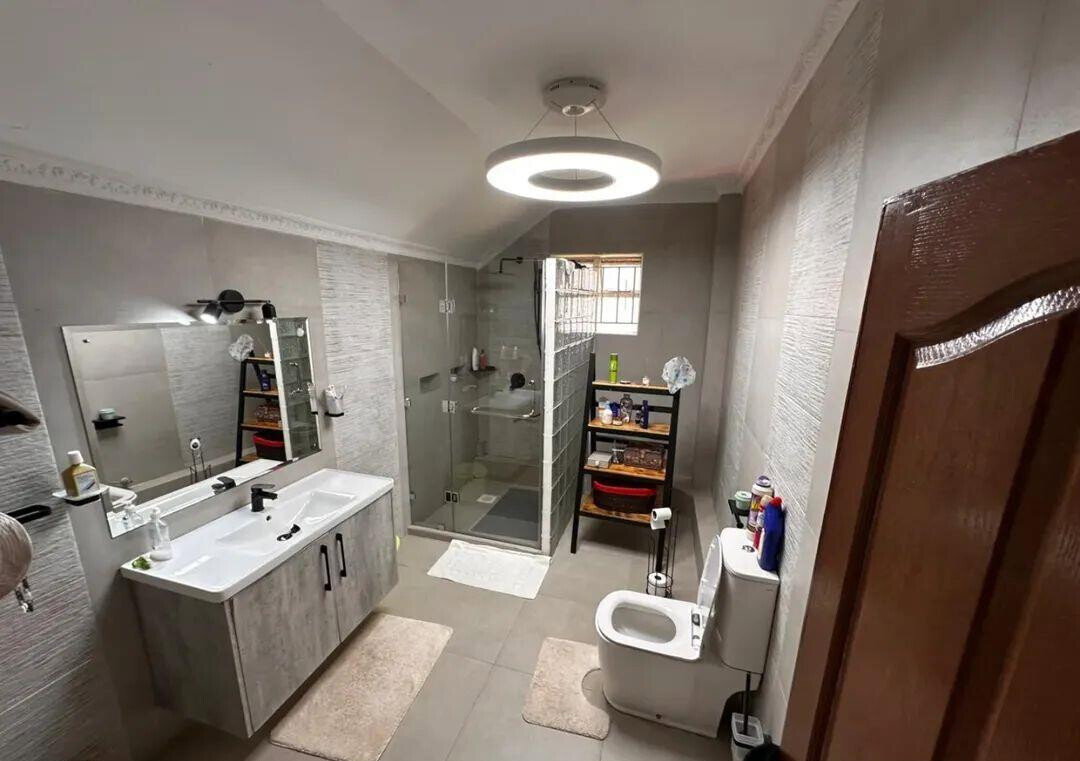 Half Acre 5BR Haven at KSh 350K