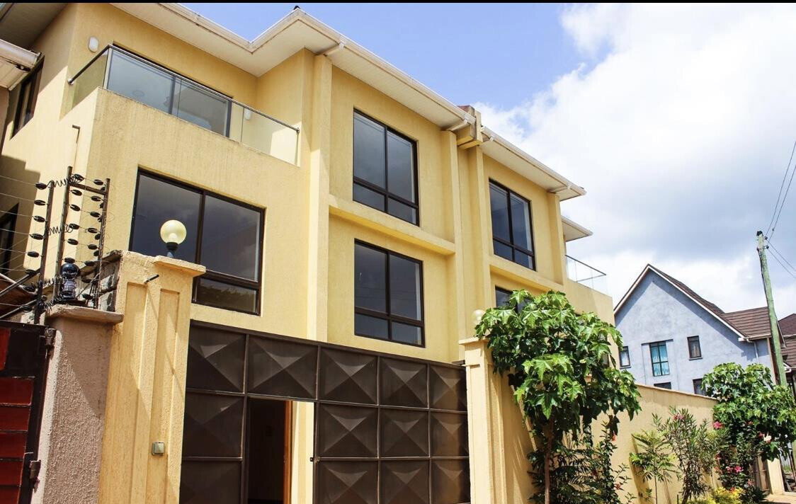 6-Bedroom Townhouse with Servant Quarters & TV Room – Langata