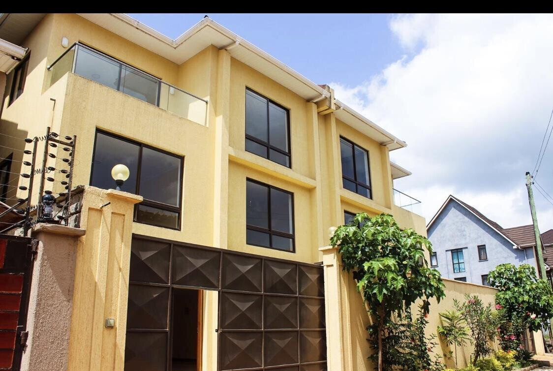 6-Bedroom Townhouse with Servant Quarters & TV Room – Langata
