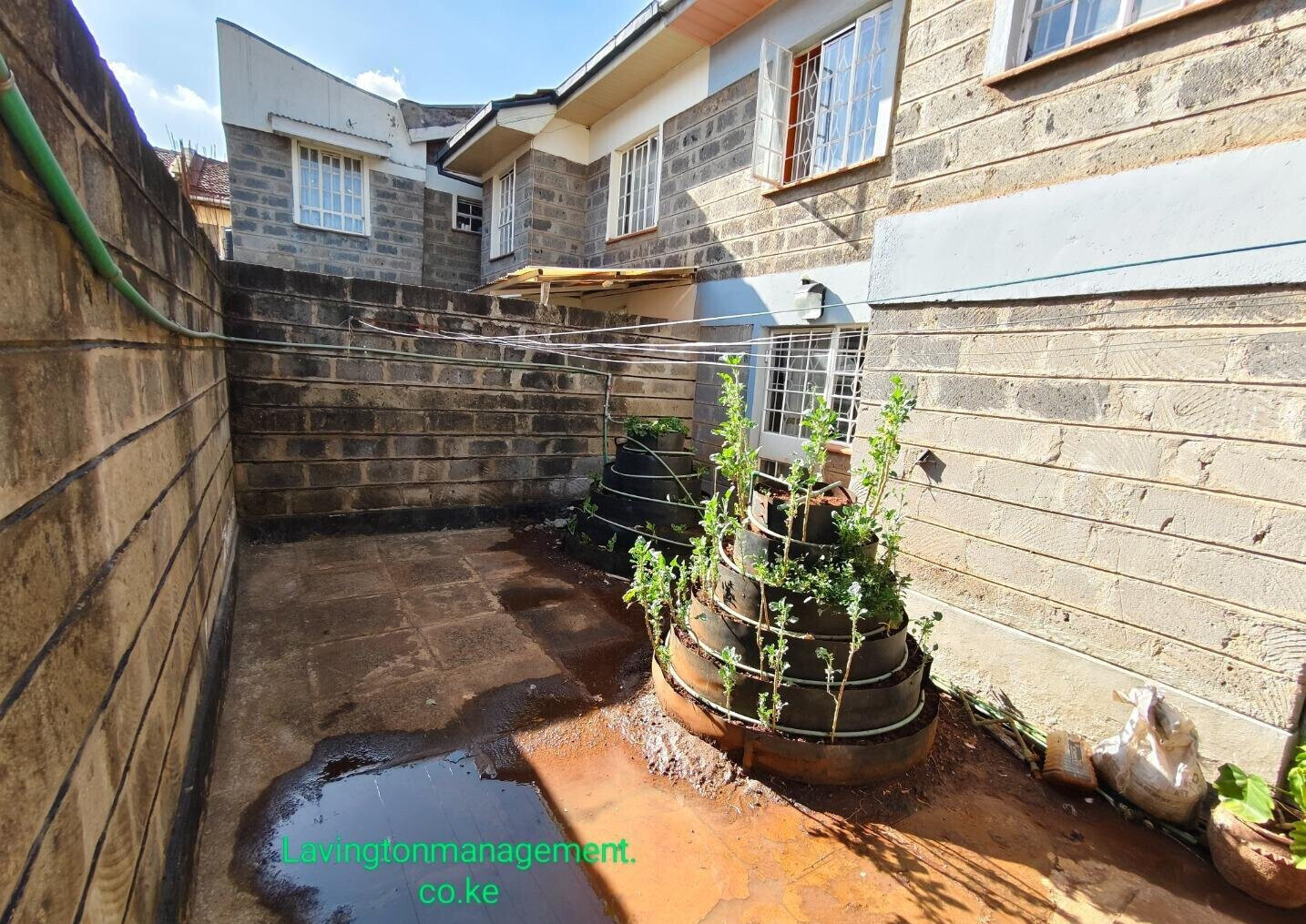 3BR Townhouse with Sprawling Garden & Solar - Lavington