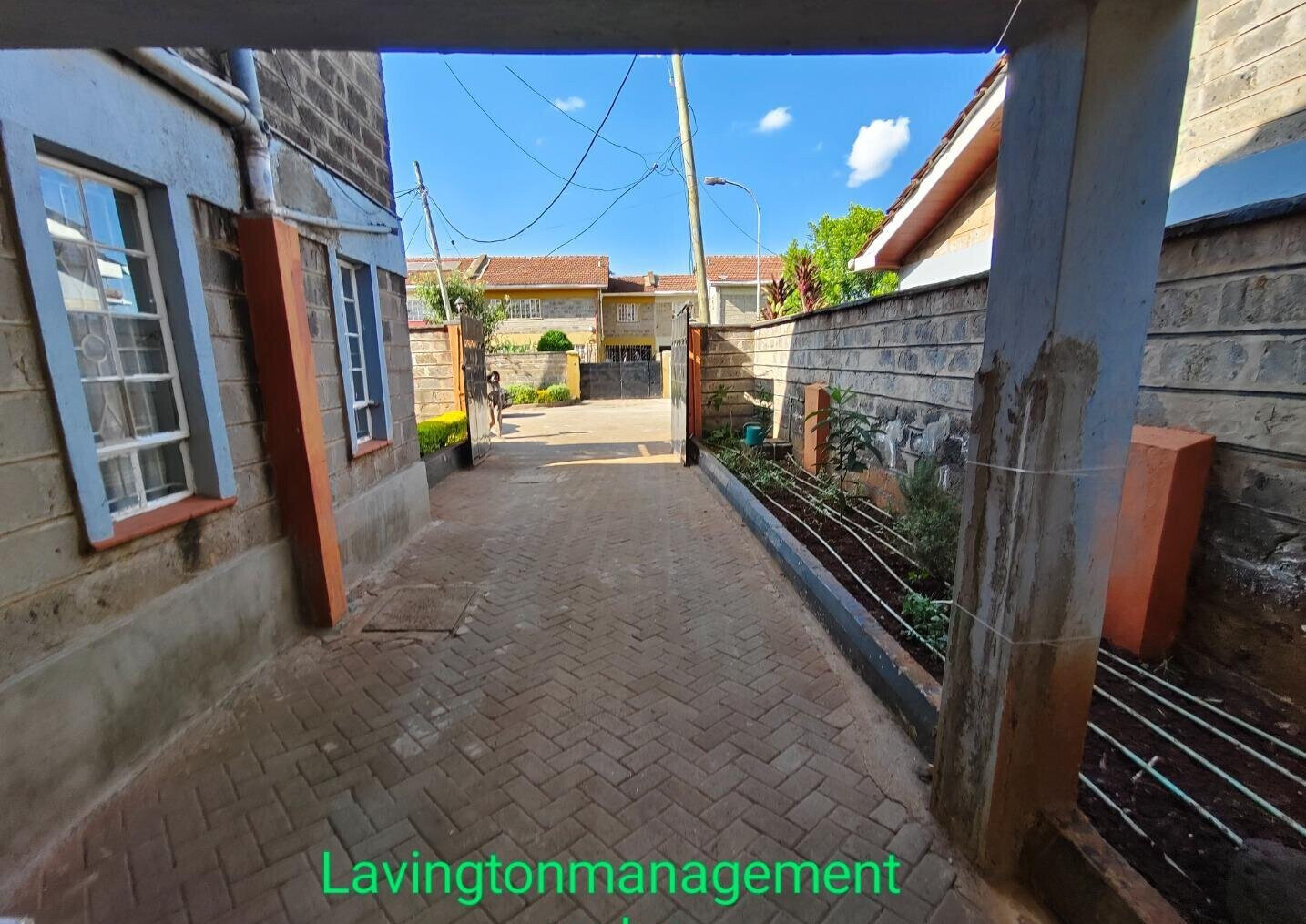 3BR Townhouse with Sprawling Garden & Solar - Lavington
