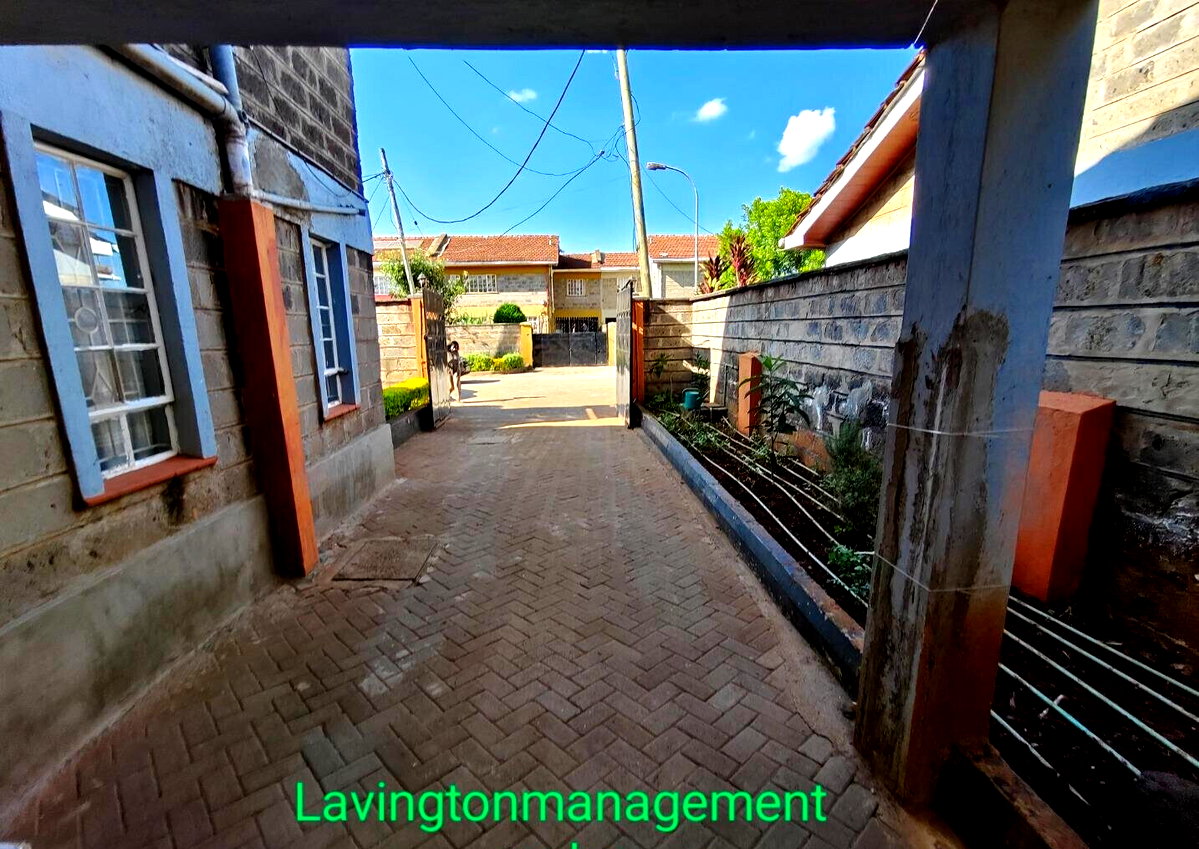 3BR Townhouse with Sprawling Garden & Solar - Lavington