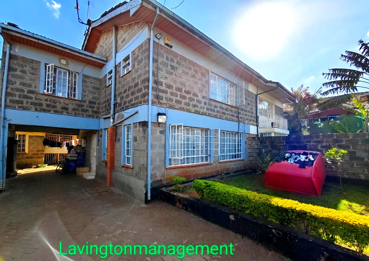 3BR Townhouse with Sprawling Garden & Solar - Lavington
