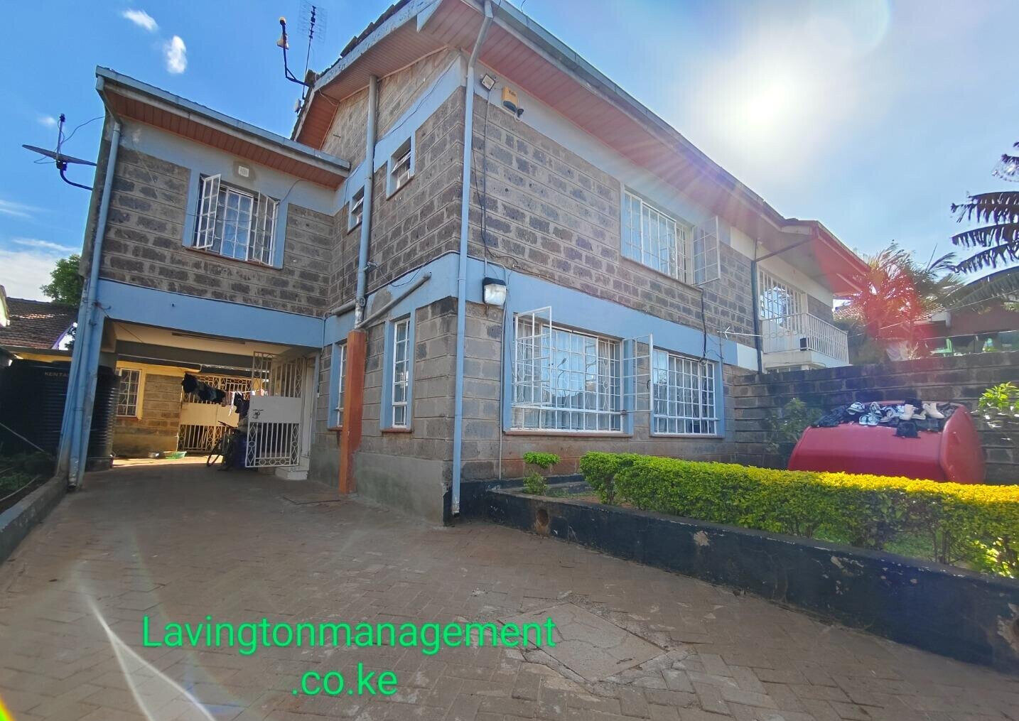 3BR Townhouse with Sprawling Garden & Solar - Lavington