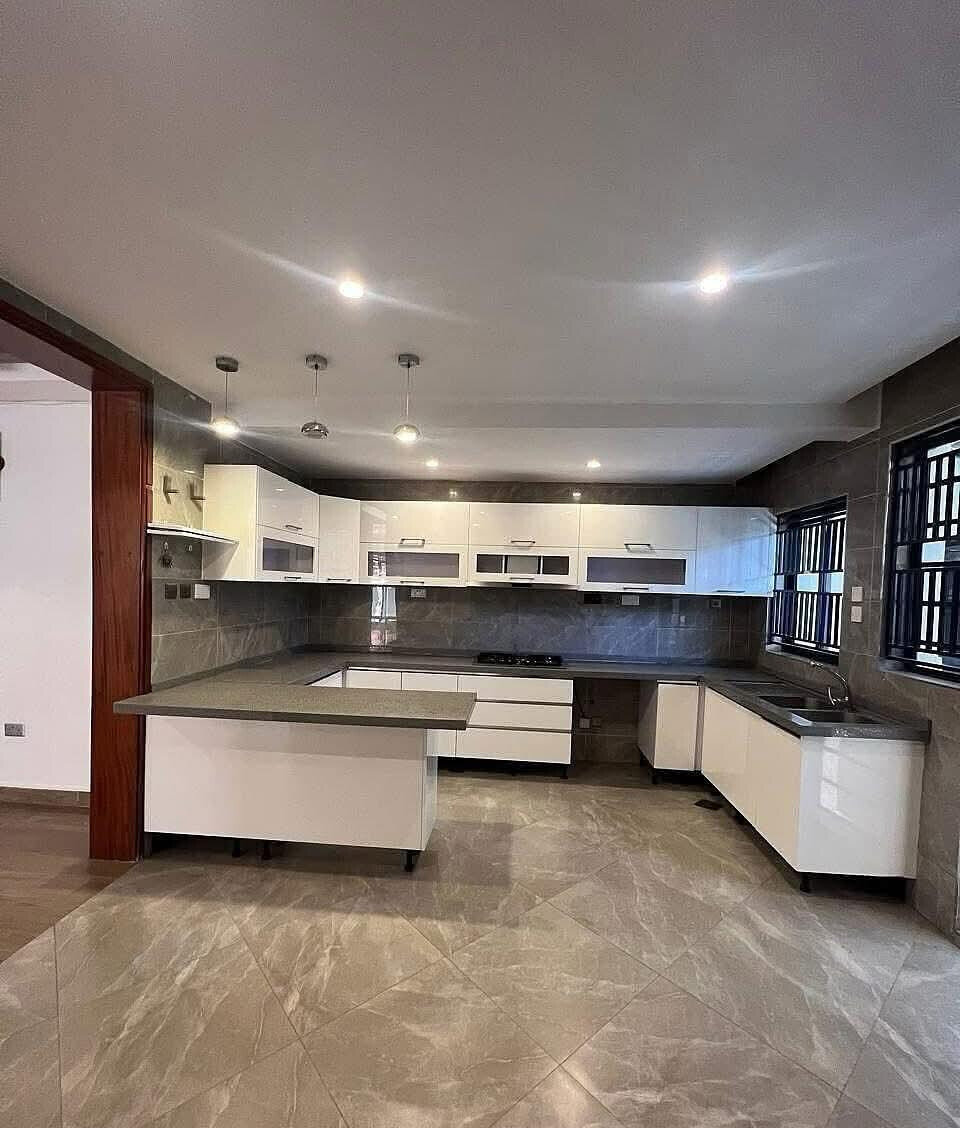 Executive 5-Ensuite Townhouse with DSQ & Garden – Karen