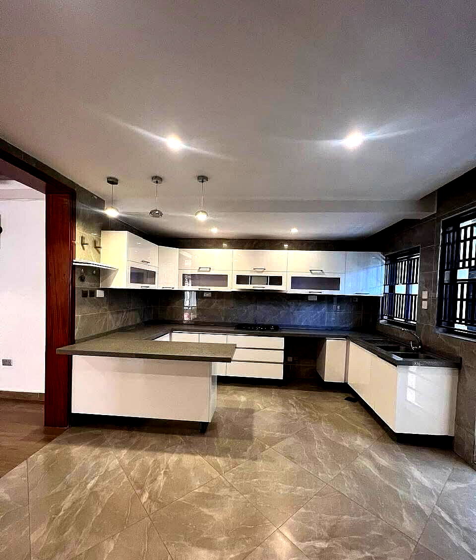 Executive 5-Ensuite Townhouse with DSQ & Garden – Karen