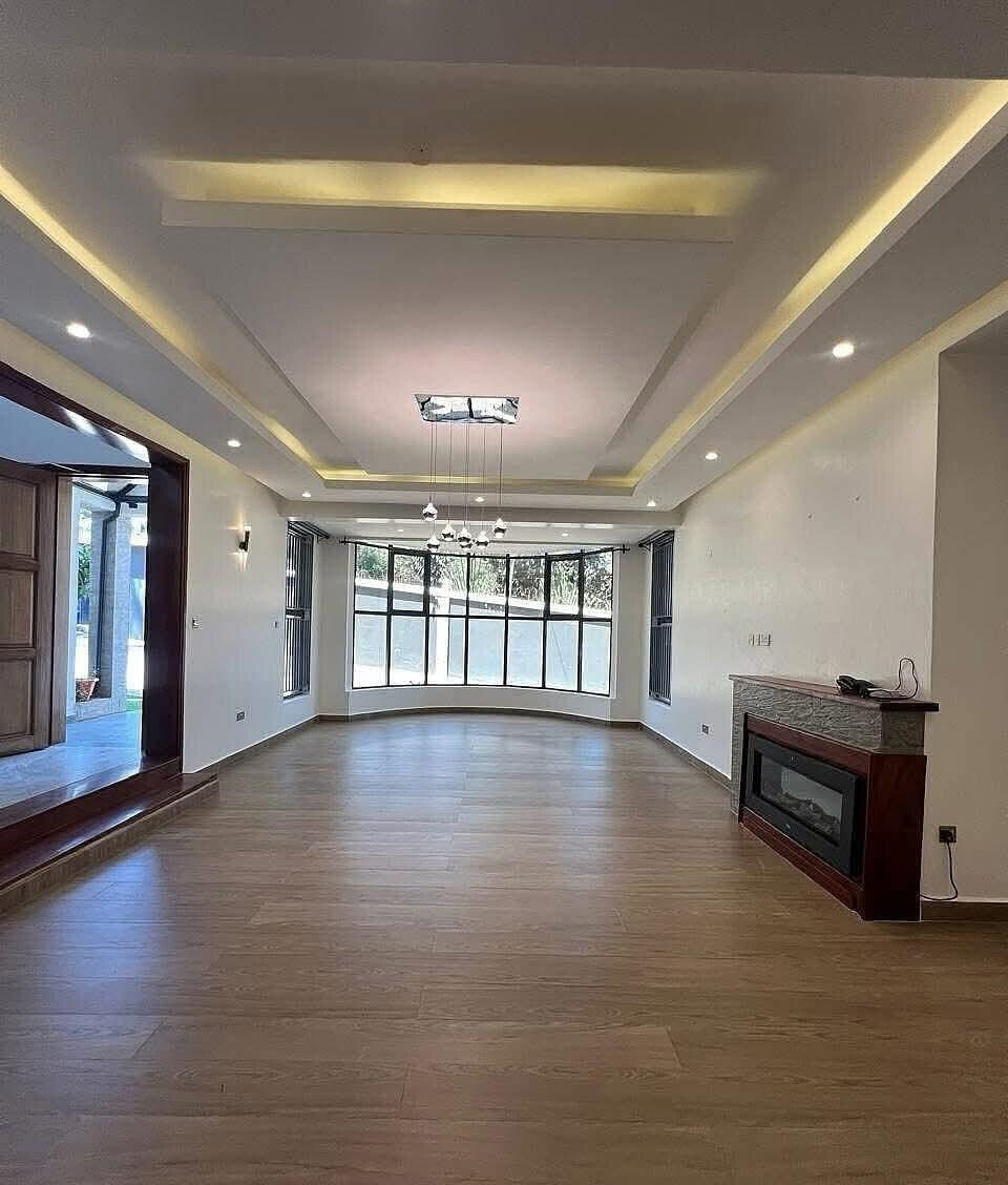 Executive 5-Ensuite Townhouse with DSQ & Garden – Karen