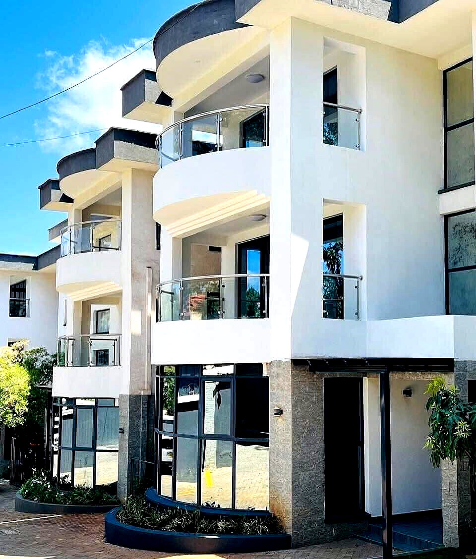 Executive 5-Ensuite Townhouse with DSQ & Garden – Karen